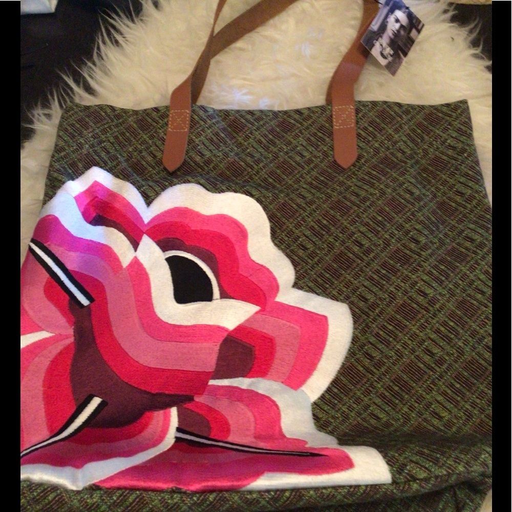 1 Finnnaaal SALE left ⭐️⭐️WyethxFrida rare embroidered handbag